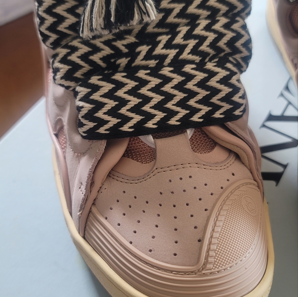 Lanvin men shoes, like brand new worn for 2hrs only. No scuffs, scratches,